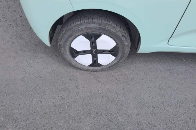 Used Wuling Hongguang MINIEV 2024 3rd Generation 215km Advanced Version Right Rear Wheel Hub