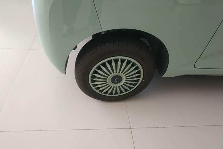 Used Wuling Hongguang MINIEV 2024 3rd Generation 215km Youth Edition Right Rear Wheel Hub