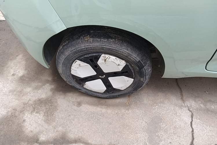 Used Wuling Hongguang MINIEV 2024 3rd Generation 215km Advanced Version Right Rear Wheel Hub