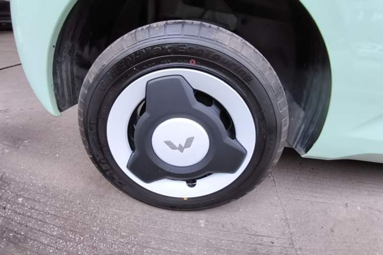 Used Wuling Hongguang MINIEV 2024 3rd Generation 215km Youth Edition Right Rear Wheel Hub