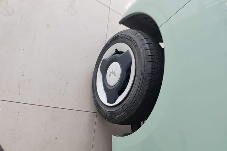 Used Wuling Hongguang MINIEV 2024 3rd Generation 215km Youth Edition Right Rear Wheel Hub
