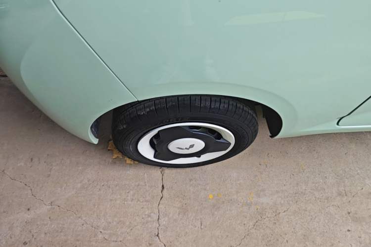 Used Wuling Hongguang MINIEV 2024 3rd Generation 215km Youth Edition Right Rear Wheel Hub
