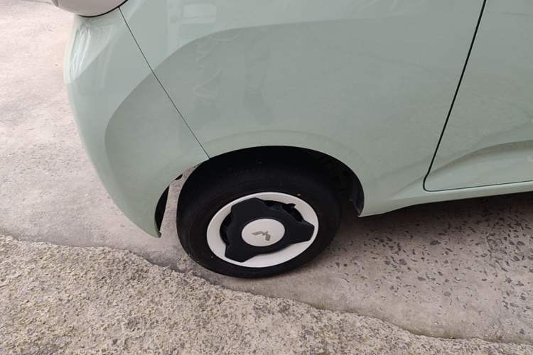 Used Wuling Hongguang MINIEV 2024 3rd Generation 215km Youth Edition Right Rear Wheel Hub