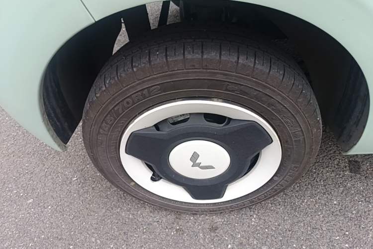 Used Wuling Hongguang MINIEV 2024 3rd Generation 215km Youth Edition Right Rear Wheel Hub