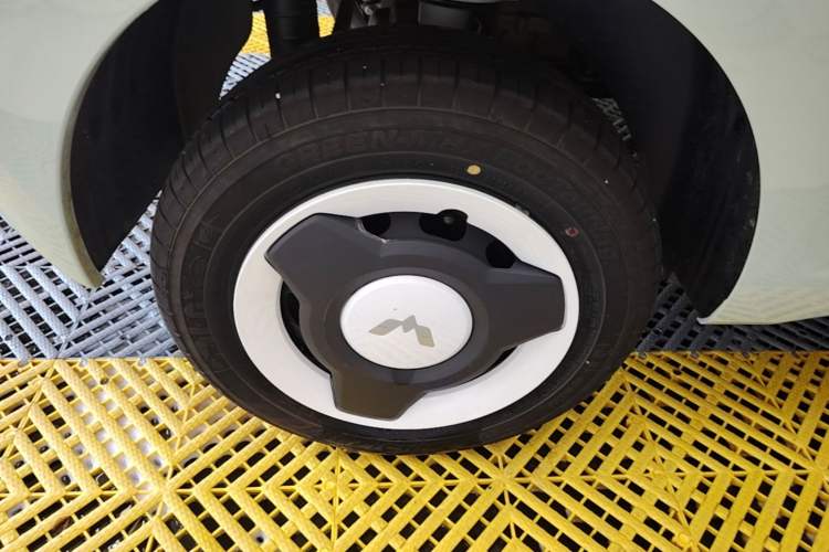 Used Wuling Hongguang MINIEV 2024 3rd Generation 215km Youth Edition Right Rear Wheel Hub
