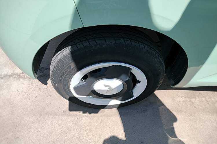 Used Wuling Hongguang MINIEV 2024 3rd Generation 215km Youth Edition Right Rear Wheel Hub