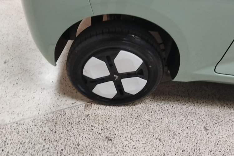 Used Wuling Hongguang MINIEV 2024 3rd Generation 215km Advanced Version Right Rear Wheel Hub