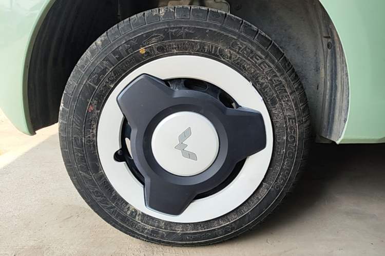 Used Wuling Hongguang MINIEV 2024 3rd Generation 215km Youth Edition Right Rear Wheel Hub