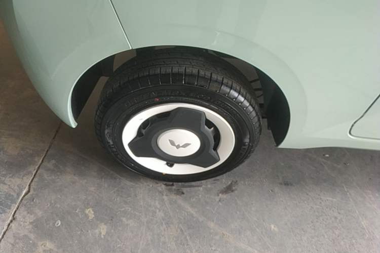 Used Wuling Hongguang MINIEV 2024 3rd Generation 215km Youth Edition Right Rear Wheel Hub