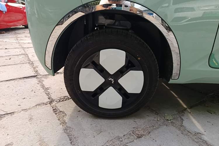 Used Wuling Hongguang MINIEV 2024 3rd Generation 215km Advanced Version Right Rear Wheel Hub