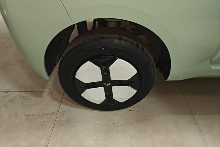 Used Wuling Hongguang MINIEV 2024 3rd Generation 215km Advanced Version Right Rear Wheel Hub