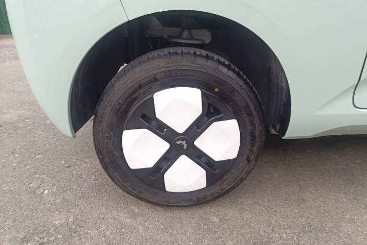 Used Wuling Hongguang MINIEV 2024 3rd Generation 215km Advanced Version Right Rear Wheel Hub