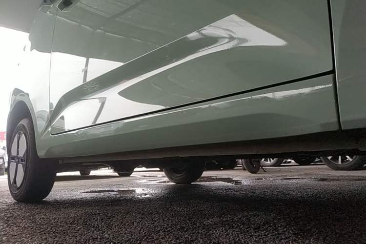 Used Wuling Hongguang MINIEV 2024 3rd Generation 215km Advanced Version Right Side Sill
