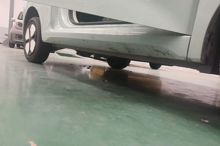 Used Wuling Hongguang MINIEV 2024 3rd Generation 215km Advanced Version Right Side Sill