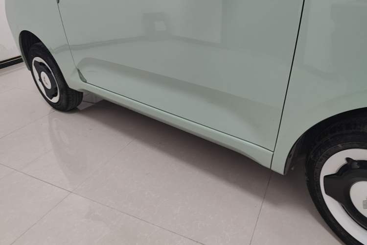 Used Wuling Hongguang MINIEV 2024 3rd Generation 215km Youth Edition Right Side Sill