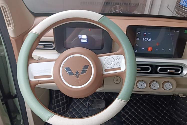 Used Wuling Hongguang MINIEV 2024 3rd Generation 170 km Steering Wheel
