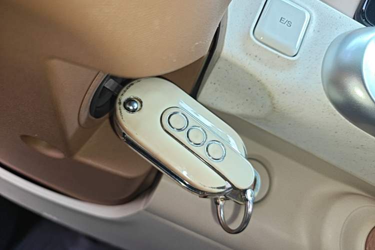 Used Wuling Hongguang MINIEV 2024 3rd Generation 215km Advanced Version Vehicle Key