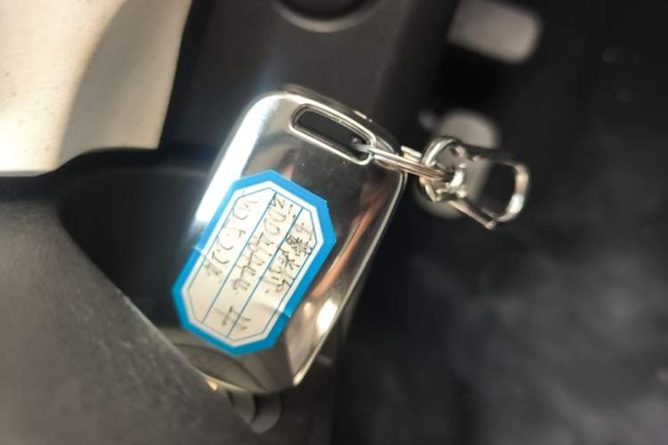 Used Wuling Hongguang MINIEV 2024 3rd Generation 215km Youth Edition Vehicle Key