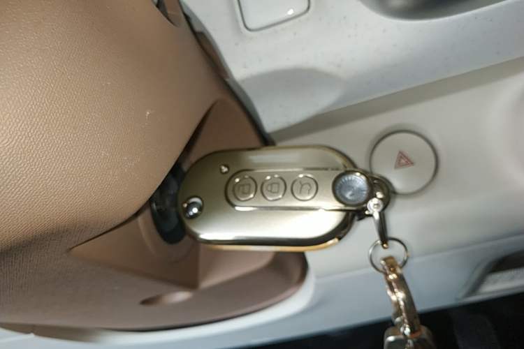 Used Wuling Hongguang MINIEV 2024 3rd Generation 215km Advanced Version Vehicle Key