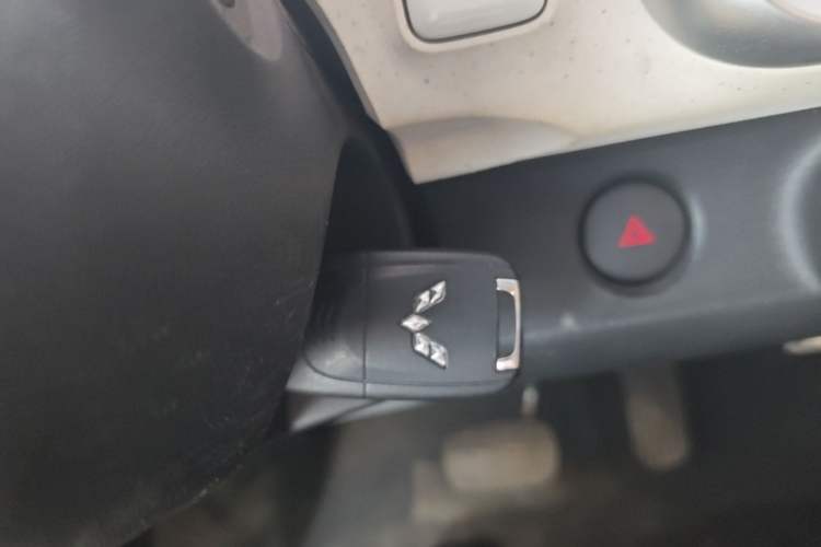 Used Wuling Hongguang MINIEV 2024 3rd Generation 215km Youth Edition Vehicle Key