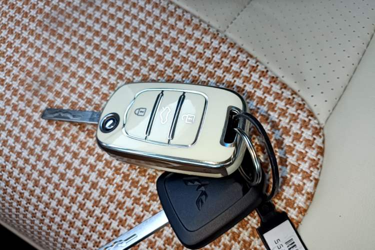 Used Wuling Hongguang MINIEV 2024 3rd Generation 215km Youth Edition Vehicle Key