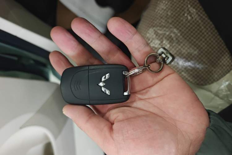 Used Wuling Hongguang MINIEV 2024 3rd Generation 215km Youth Edition Vehicle Key