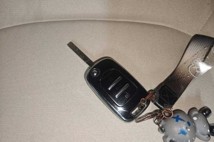 Used Wuling Hongguang MINIEV 2024 3rd Generation 215km Youth Edition Vehicle Key