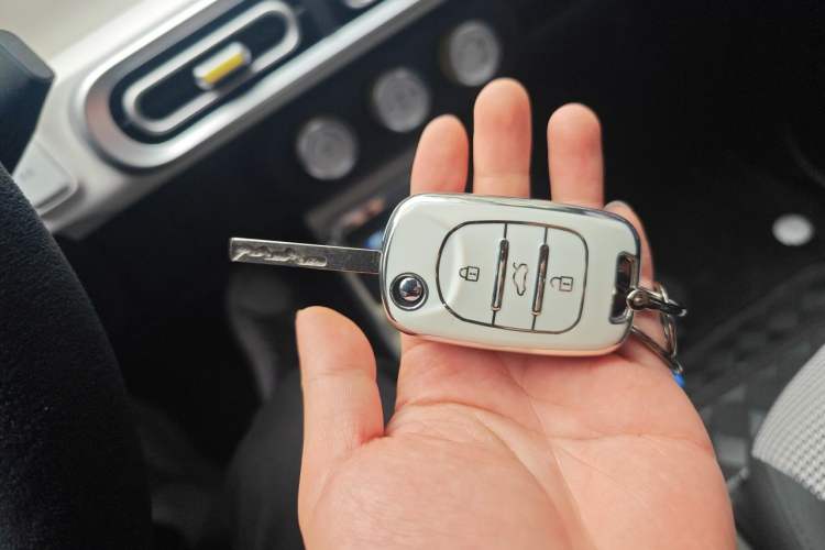 Used Wuling Hongguang MINIEV 2024 3rd Generation 215km Youth Edition Vehicle Key