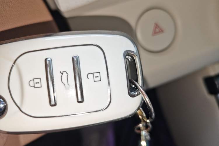 Used Wuling Hongguang MINIEV 2024 3rd Generation 215km Youth Edition Vehicle Key