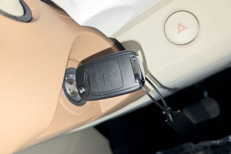 Used Wuling Hongguang MINIEV 2024 3rd Generation 215km Youth Edition Vehicle Key