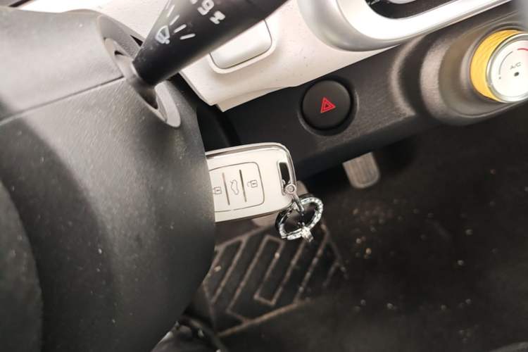 Used Wuling Hongguang MINIEV 2024 3rd Generation 215km Youth Edition Vehicle Key