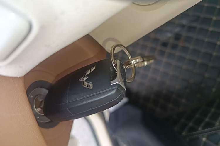 Used Wuling Hongguang MINIEV 2024 3rd Generation 215km Youth Edition Vehicle Key