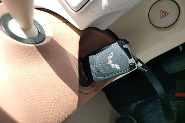 Used Wuling Hongguang MINIEV 2024 3rd Generation 215km Youth Edition Vehicle Key