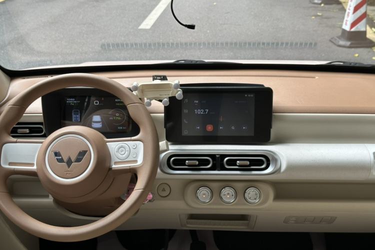 Used Wuling Hongguang MINIEV 2024 3rd Generation 215km Advanced Version Interior 1