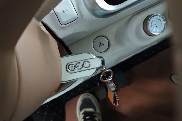 Used Wuling Hongguang MINIEV 2024 3rd Generation 170 km Interior 1