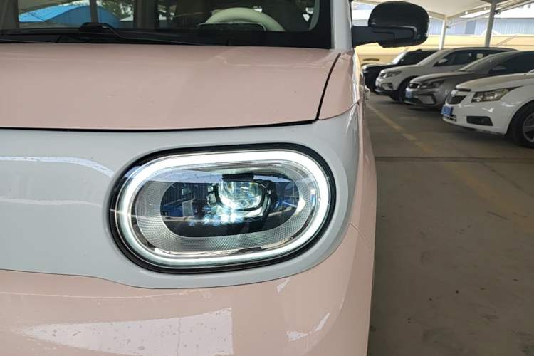 Used Wuling Hongguang MINIEV 2024 3rd Generation 215km Advanced Version Left Front Headlight