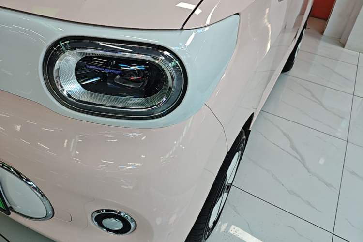 Used Wuling Hongguang MINIEV 2024 3rd Generation 215km Advanced Version Left Front Headlight