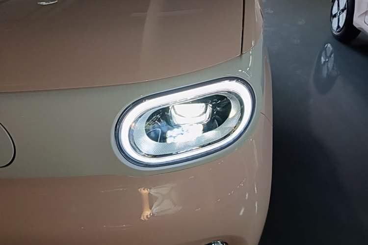 Used Wuling Hongguang MINIEV 2024 3rd Generation 215km Advanced Version Left Front Headlight