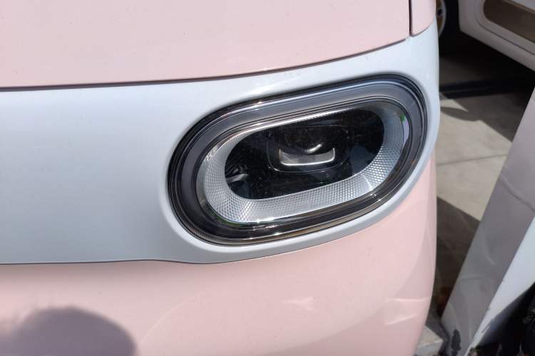Used Wuling Hongguang MINIEV 2024 3rd Generation 215km Advanced Version Left Front Headlight