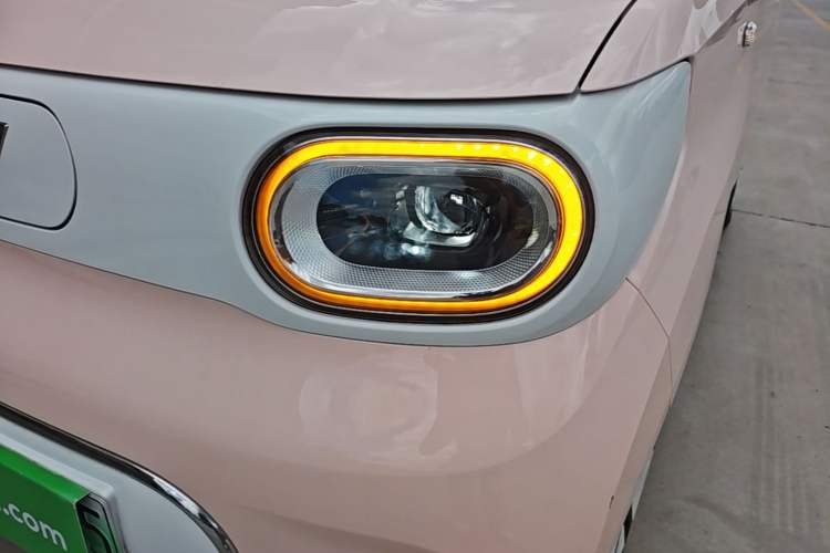 Used Wuling Hongguang MINIEV 2024 3rd Generation 215km Advanced Version Left Front Headlight