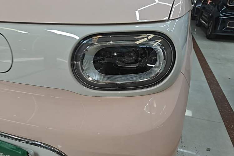 Used Wuling Hongguang MINIEV 2024 3rd Generation 215km Advanced Version Left Front Headlight