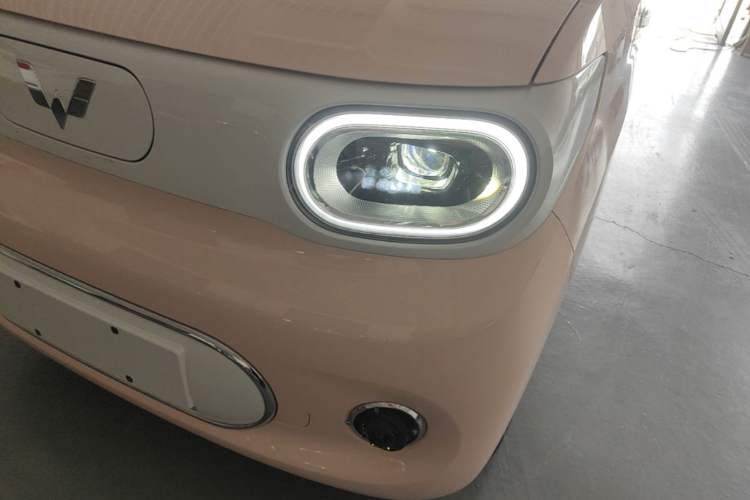 Used Wuling Hongguang MINIEV 2024 3rd Generation 215km Advanced Version Left Front Headlight