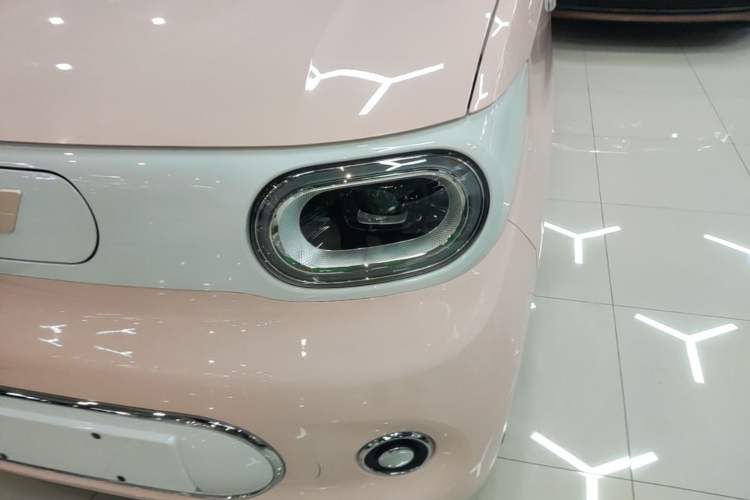 Used Wuling Hongguang MINIEV 2024 3rd Generation 215km Advanced Version Left Front Headlight