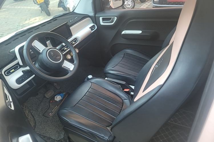 Used Wuling Hongguang MINIEV 2024 3rd Generation 215km Advanced Version Left Front Seat