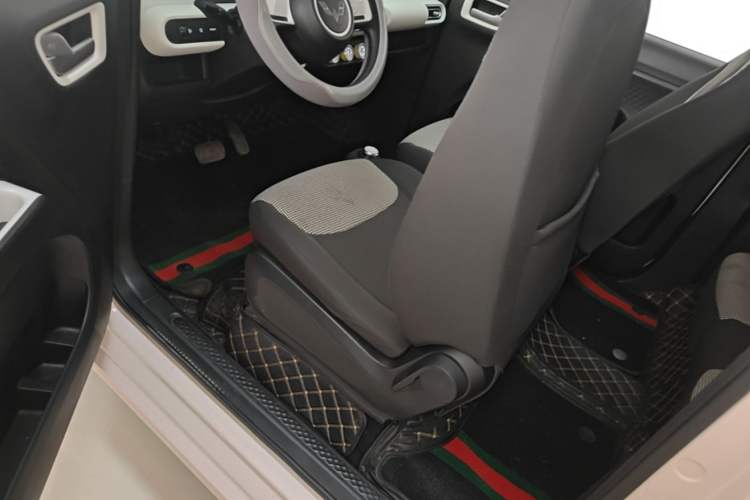 Used Wuling Hongguang MINIEV 2024 3rd Generation 215km Advanced Version Left Front Seat
