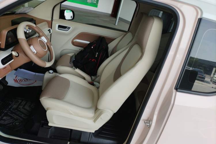 Used Wuling Hongguang MINIEV 2024 3rd Generation 215km Advanced Version Left Front Seat
