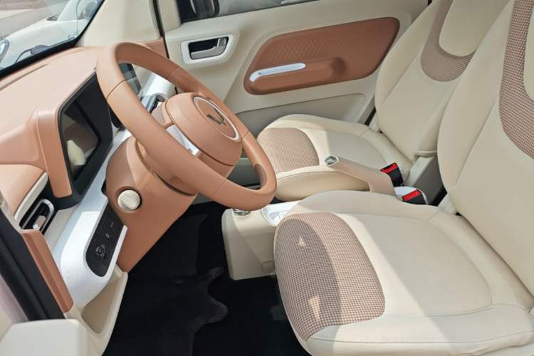 Used Wuling Hongguang MINIEV 2024 3rd Generation 215km Advanced Version Left Front Seat