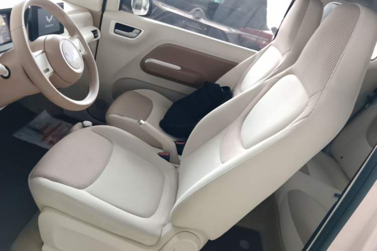 Used Wuling Hongguang MINIEV 2024 3rd Generation 215km Advanced Version Left Front Seat