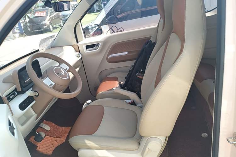 Used Wuling Hongguang MINIEV 2024 3rd Generation 215km Youth Edition Left Front Seat