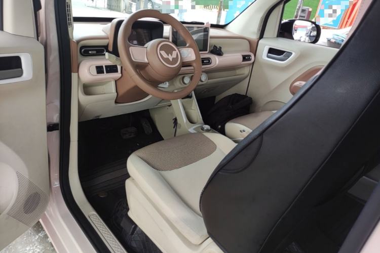 Used Wuling Hongguang MINIEV 2024 3rd Generation 215km Advanced Version Left Front Seat